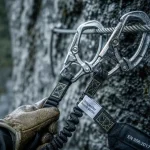 Materiel via ferrata : longe EN 958 et mousquetons sur câble acier