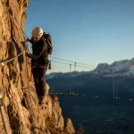 Via ferrata yves pollet villard : ferratiste, câbles et passerelle sur la falaise de Borderan